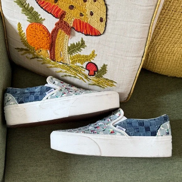 Vans Floral Checkered Slip-On Sneakers - Blue and White womens size 10 platform - Picture 2 of 5